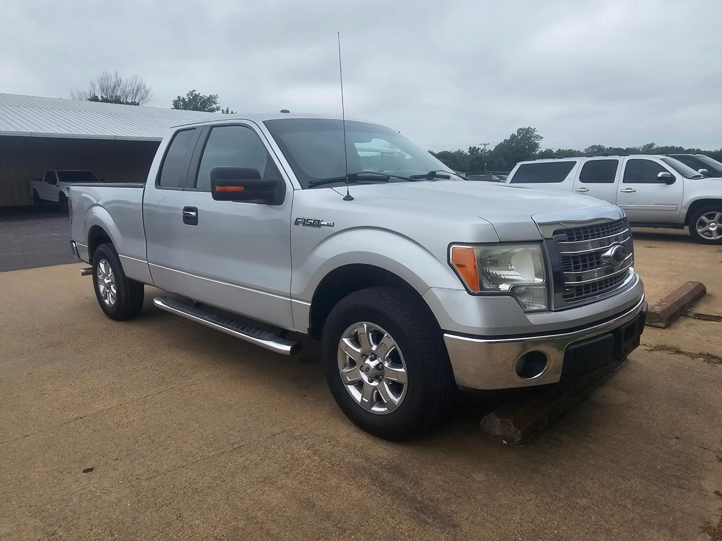 2014 SILVER Ford F-150 XLT SuperCab 8-ft. Bed 2WD (1FTEX1CM8EF) with an 3.7L V6 DOHC 24V engine, 6-Speed Automatic transmission, located at 533 S Seven Points BLVD, Seven Points, TX, 75143, (430) 255-4030, 32.313999, -96.209351 - Photo#1